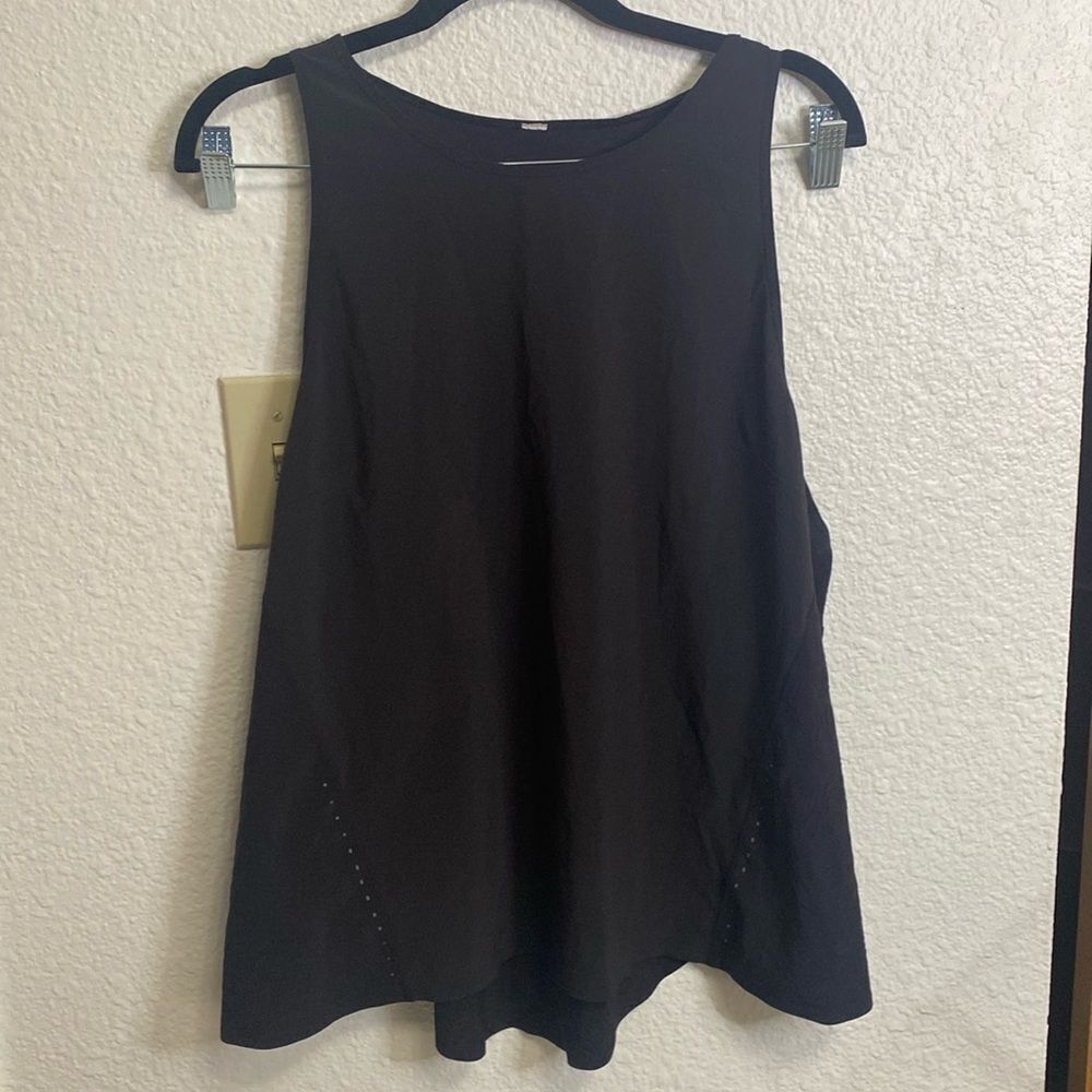 Rare style* Lululemon Lightweight Stretch Running Tank Top
Size 12